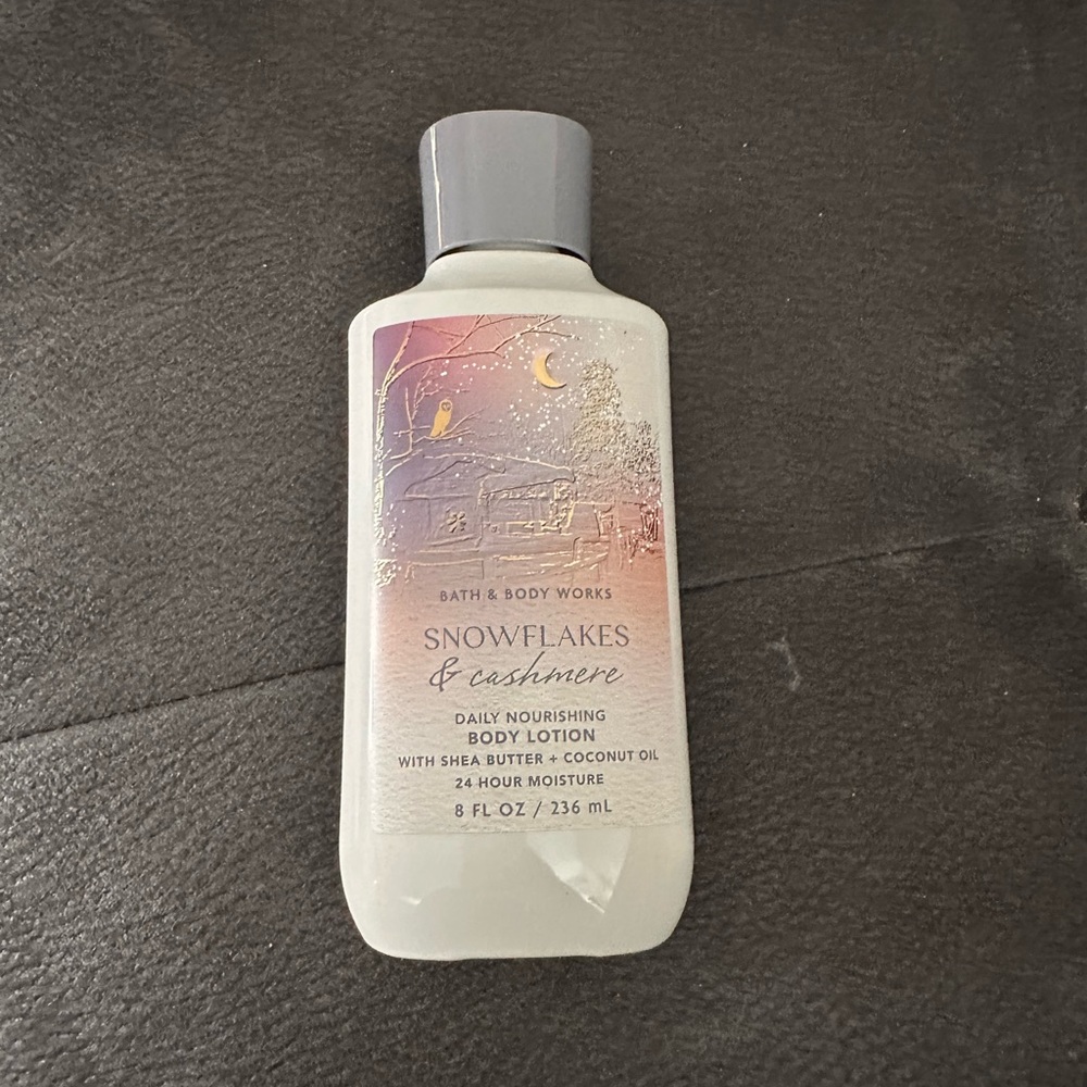 Bath & Body Works Snowflakes & Cashmere Lotion - White with Gray Cap